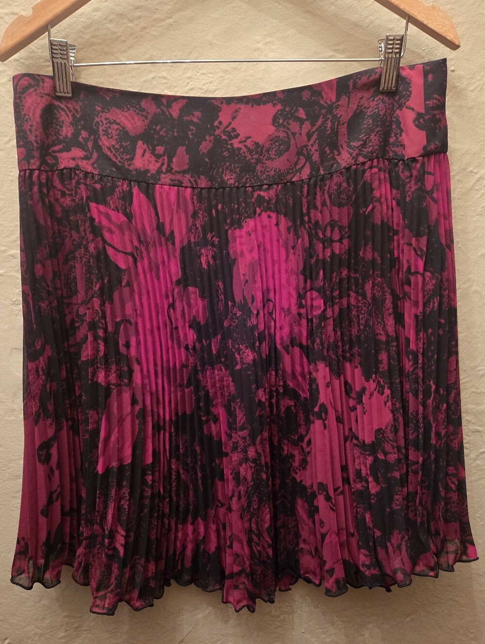 Le Château Pleated Floral Mini Skirt Black Magenta Chiffon Y2K Party Skater 9/10